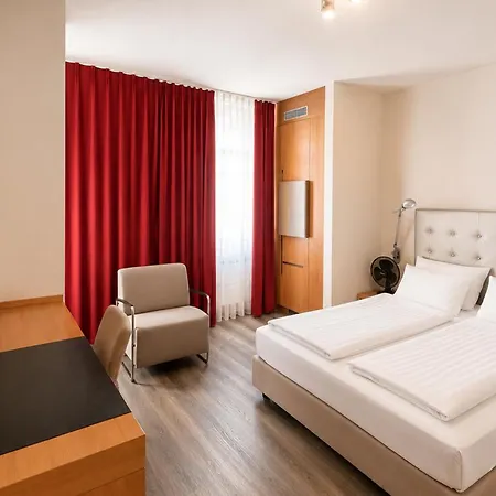 Maximilians Hotel 4*