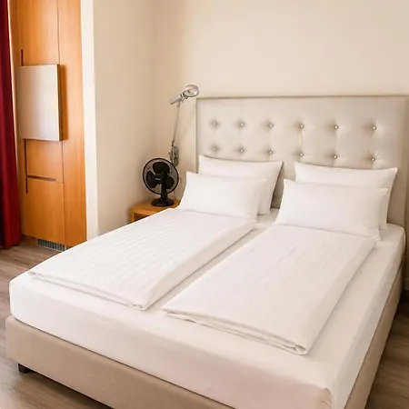 Maximilians Hotel 4*