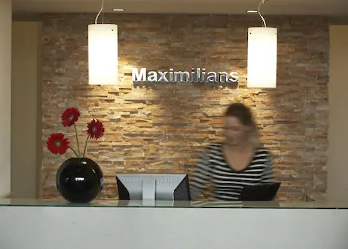 Maximilians מלון